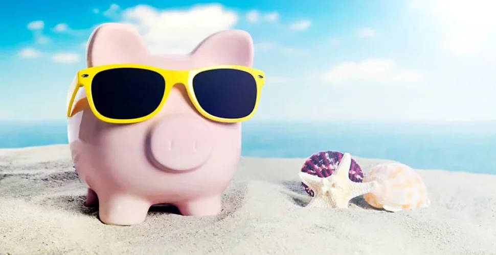 Wie man bei einem Strandurlaub Geld sparen kann